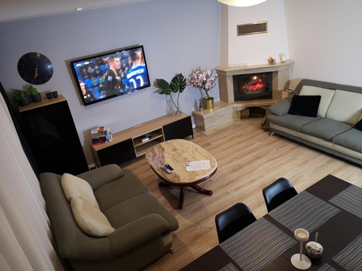 Red Rose Apartament -Parking -Taras- Faktura Vat Kielce Exterior foto
